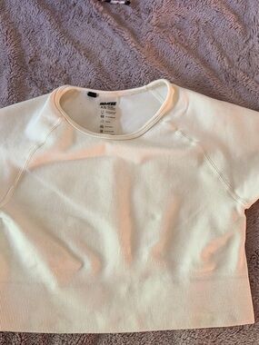 BO TEE White Seamless Crop Top